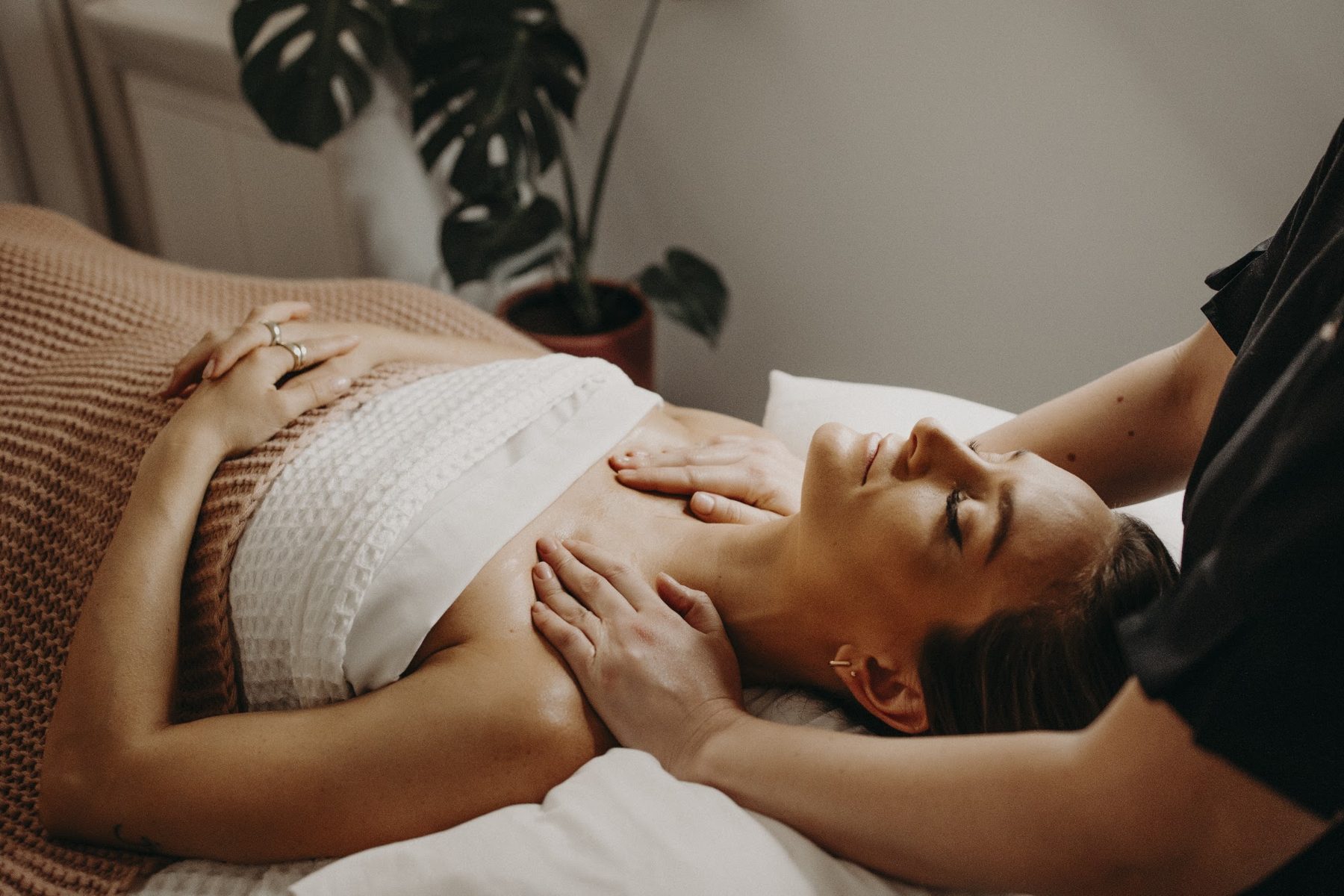 Hydrating facial and LED Baldivis